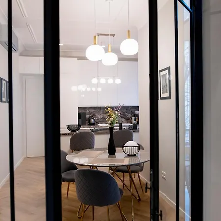Premium 110 Sqm In The Historical Center דירה *